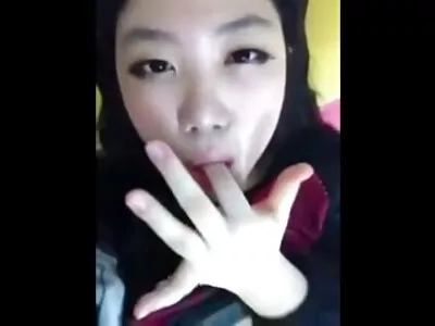 हॉट सेक्रेटरी काम करण्याऐवजी फसली