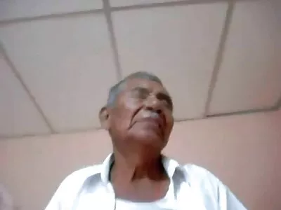 सेक्सी बेबला प्रचंड डिक्स चोखणे आवडते