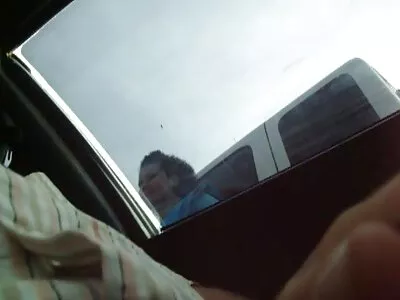 पॉलिन टेलर आणि केसी एकमेकांची पुच्ची चाटत आहेत