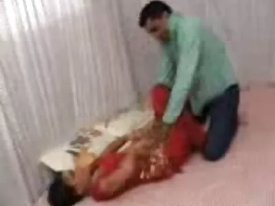 सेक्सी रेडहेड एरिया कार्सन एक ब्लोजॉब देते आणि तिच्या बॉयफ्रेंडने त्याला चोखले