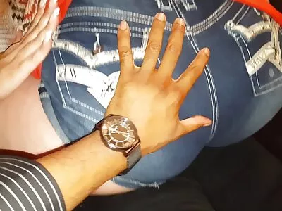 Slutty मुलीची जीभ छेदली आहे